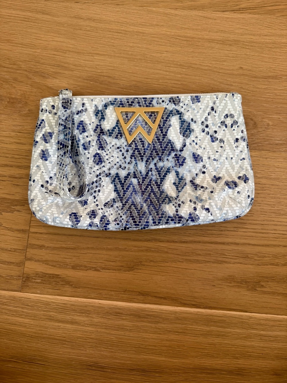 Kelly Wynne Risky Biz 3-1 Wristlet Crutch Blue & White Snake Leather Bag